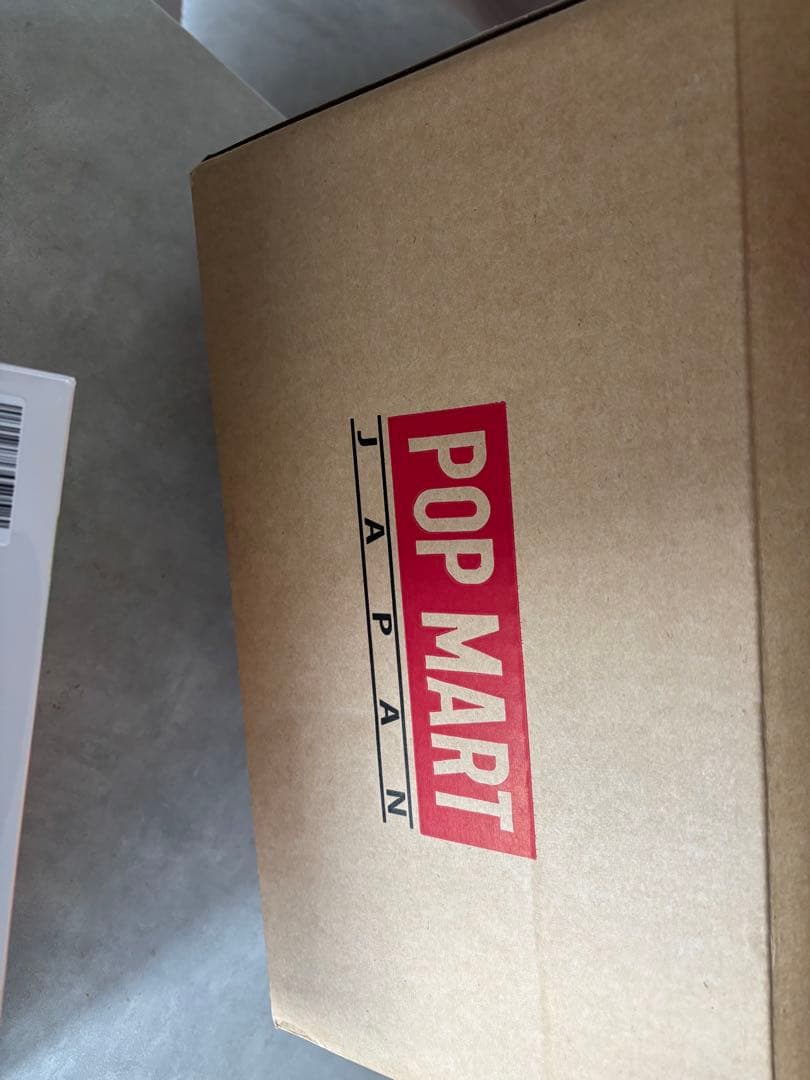 ももち　labubu The big into Energy