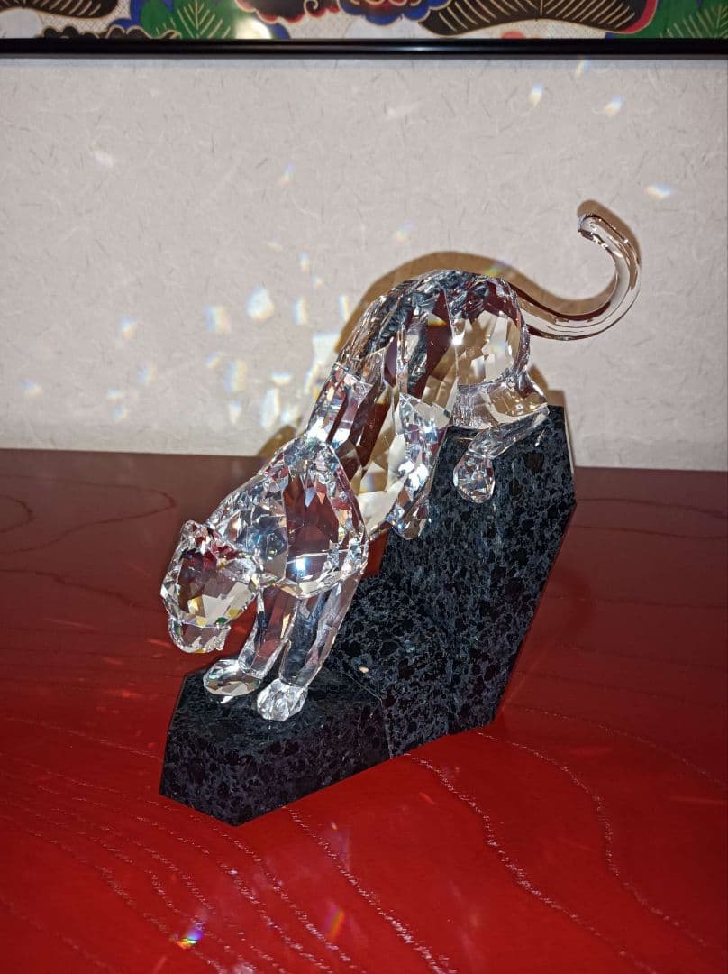 煌めくクリスタルと黒花崗岩のクールなコントラスト★スワロフスキー　フィギュリン 煌めくクリスタルと黒花崗岩のクールなコントラスト☆スワロフスキー