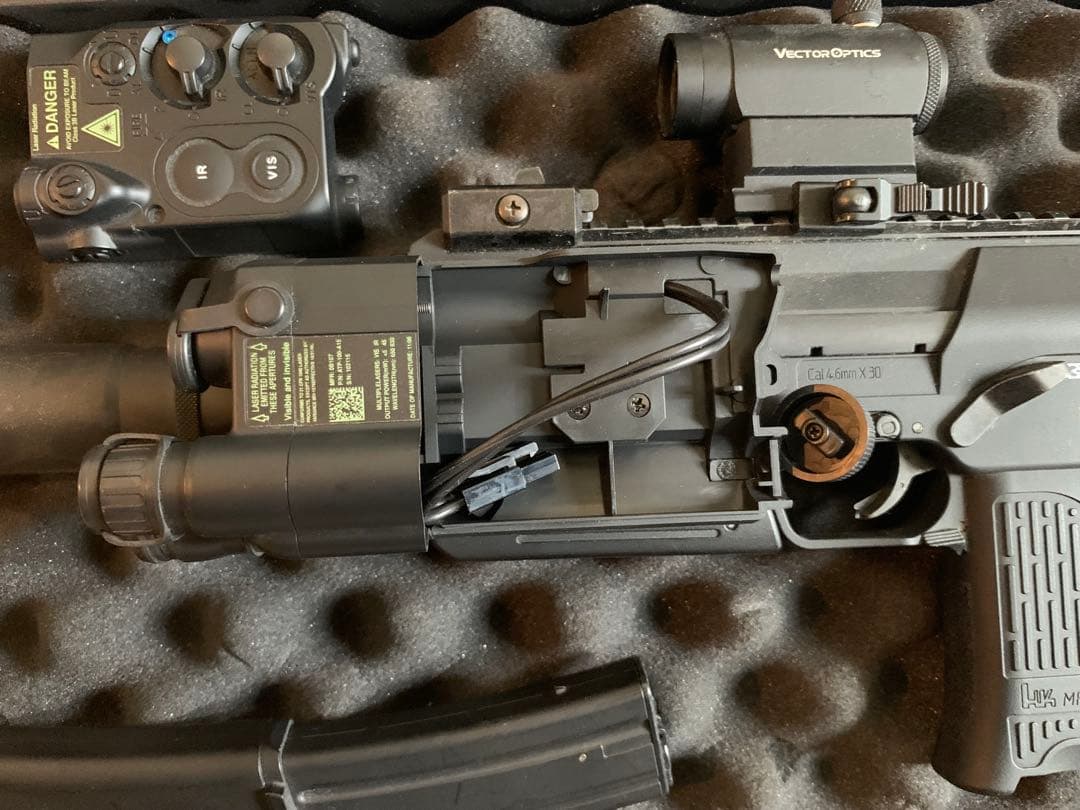 東京マルイ電動ガン MP7 ジャンク、メカボ割れ