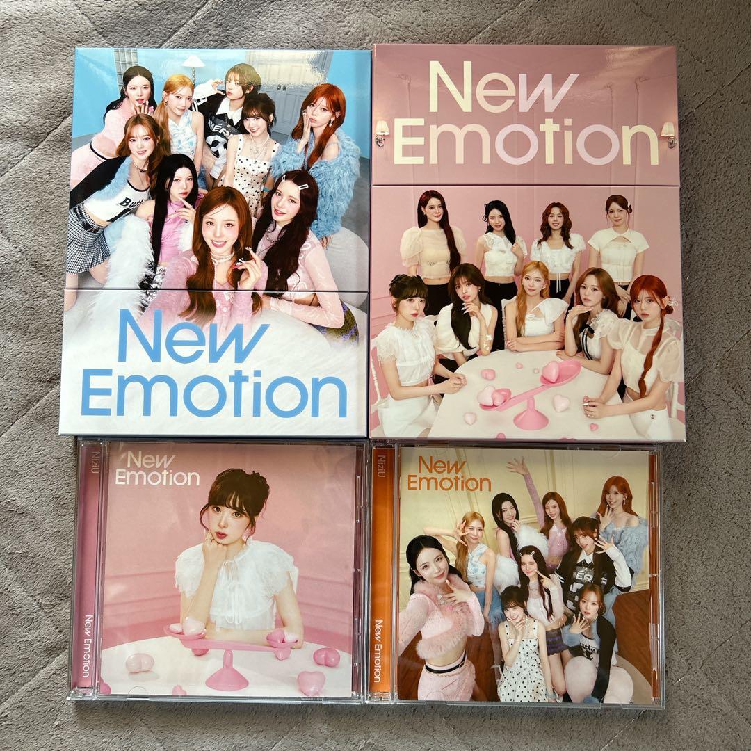 NiziU CD New Emotion 4形態セット - メルカリ
