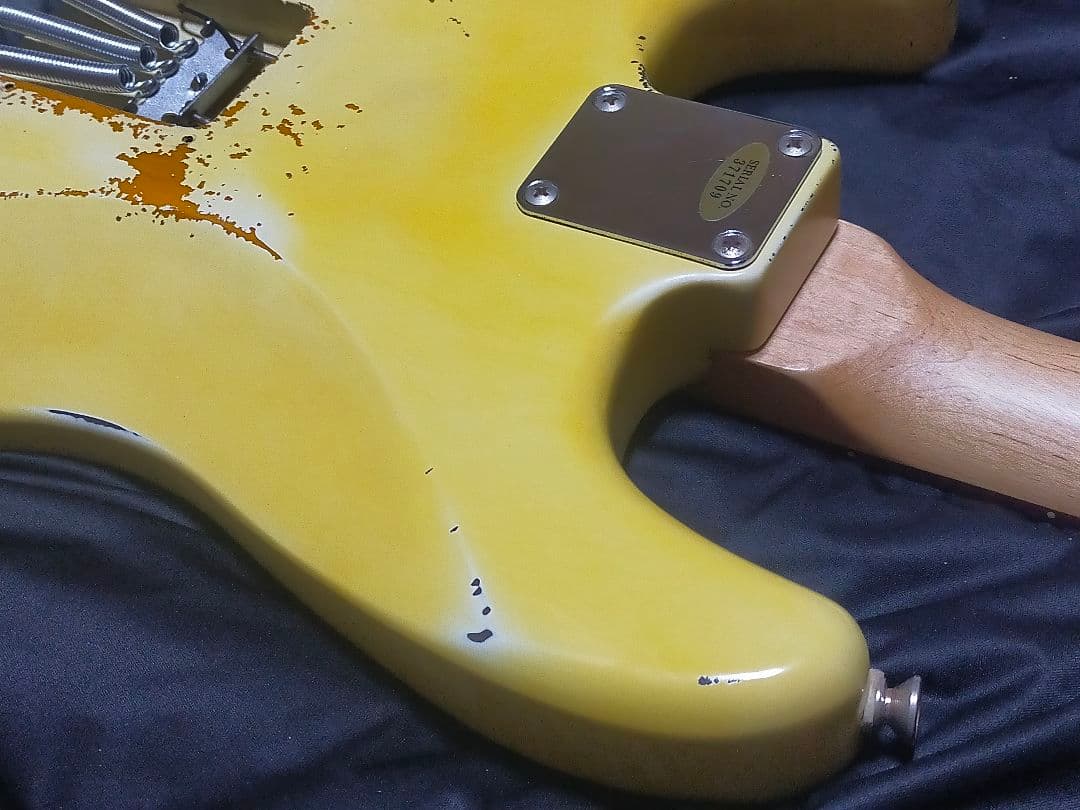 BUSKERSストラトキャスタータイプ レリックギター