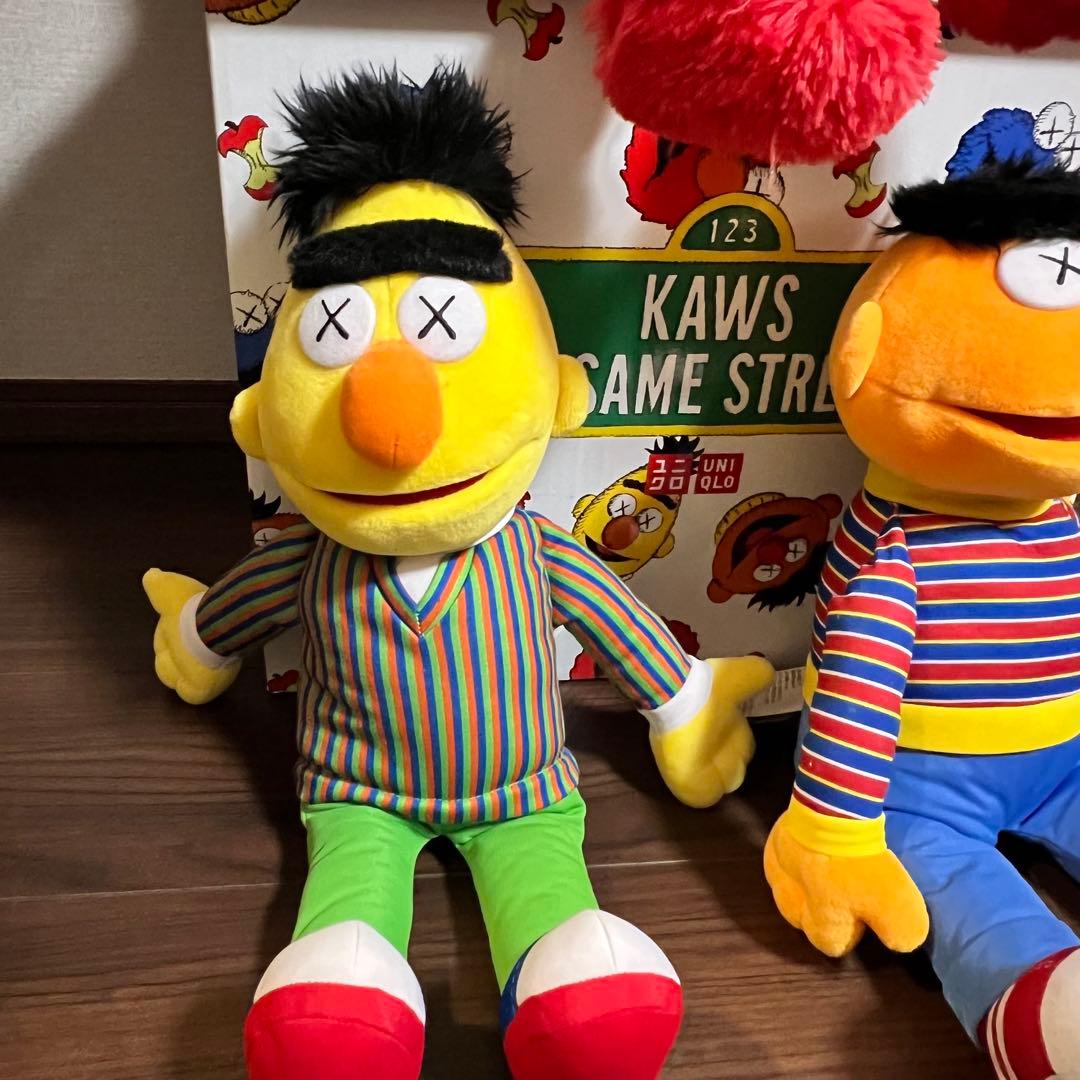 UNIQLO 「KAWS x SESAME STREET」 ぬいぐるみ　箱つき