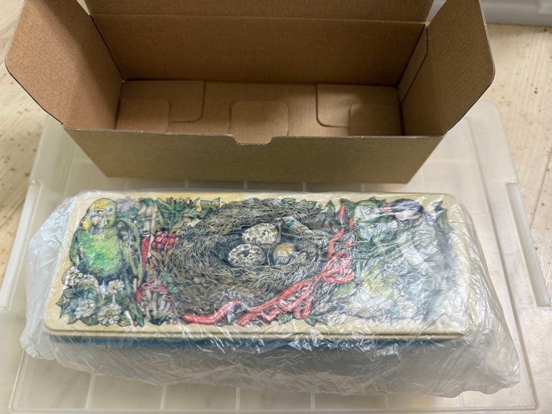 2016年 ヒグチユウコ×ホルベインコラボ 角缶 完品 - メルカリ