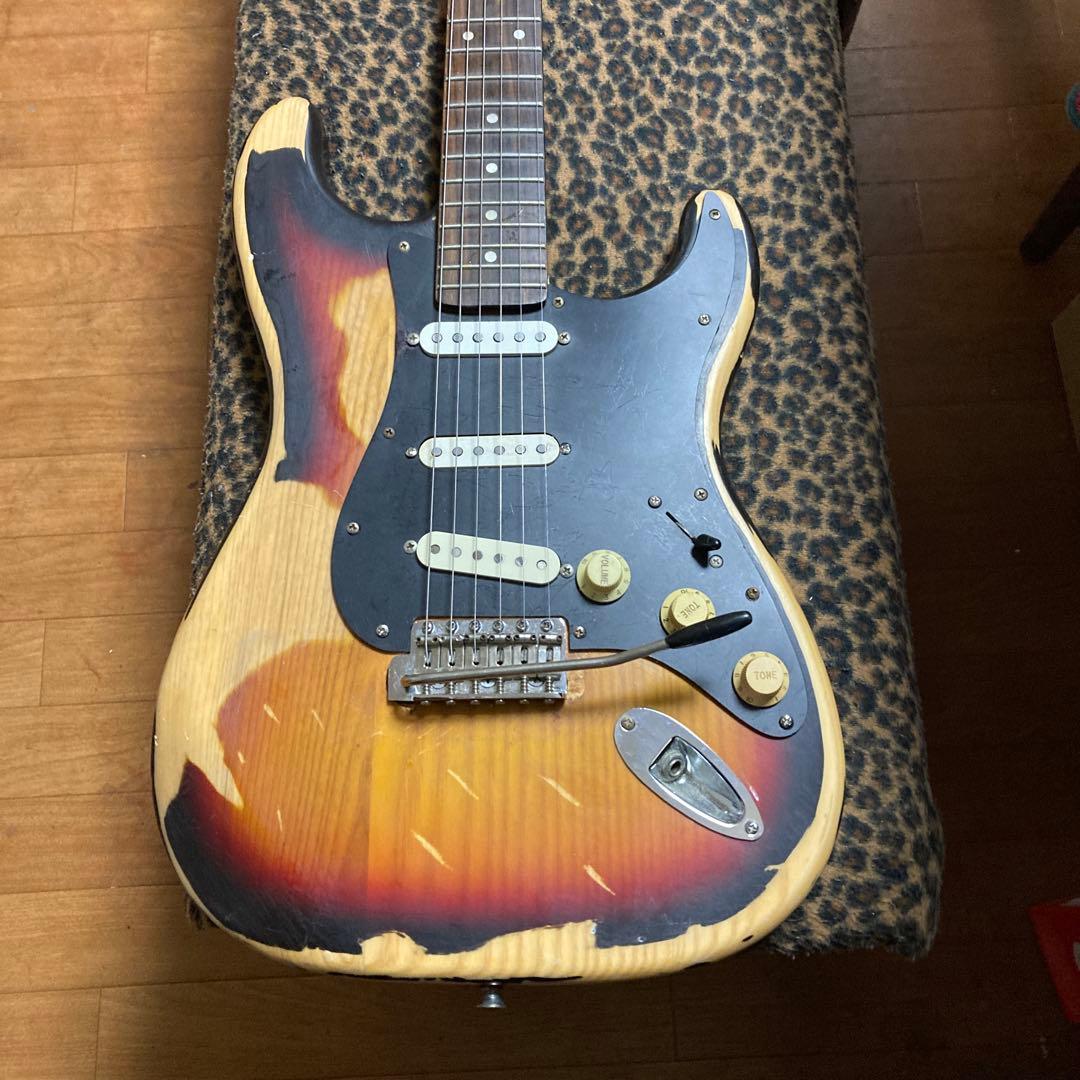 ストラトキャスターモデル、SRV風 Amazon | Fender エレキギター Stevie Ray Vaughan Stratocaster®, Pau