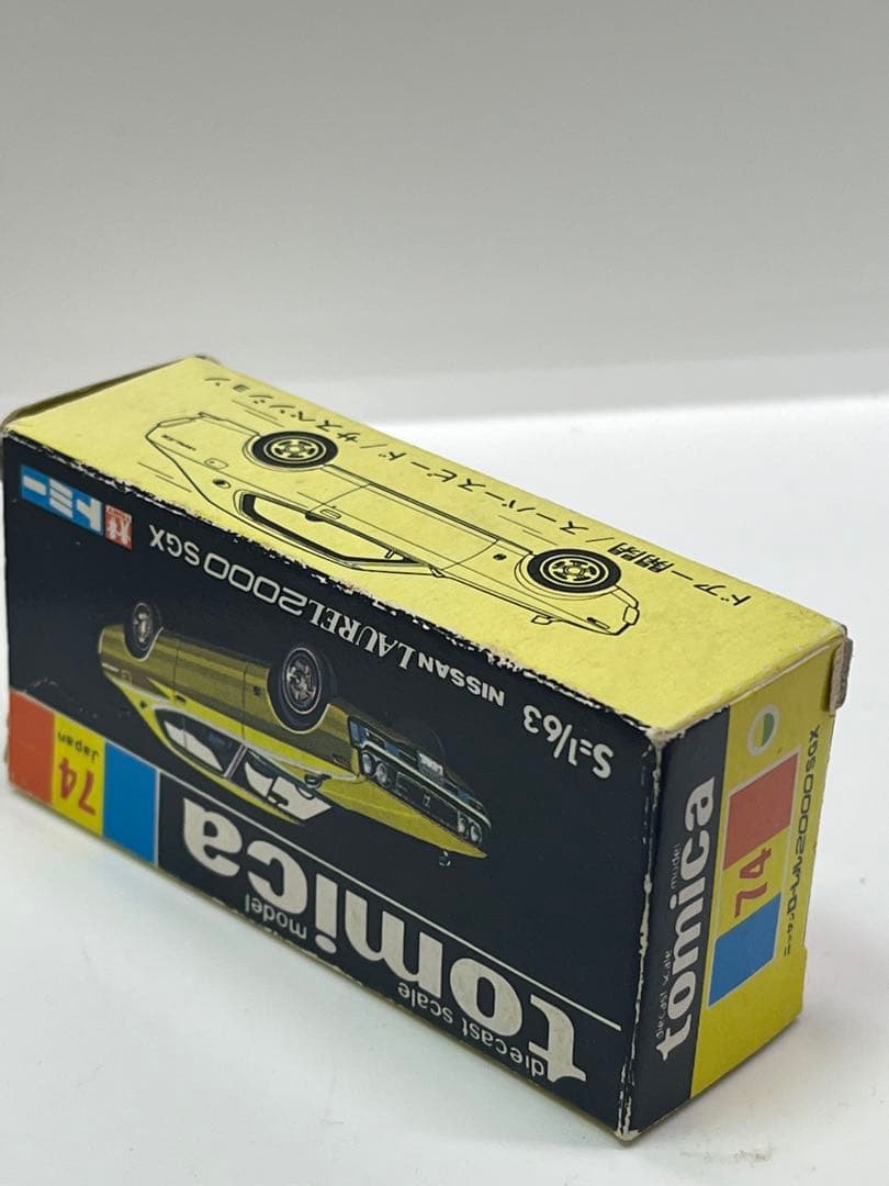 トミカ 黒箱 74 -1-9 ニッサン ローレル 2000sgx 喝徒飛競走車