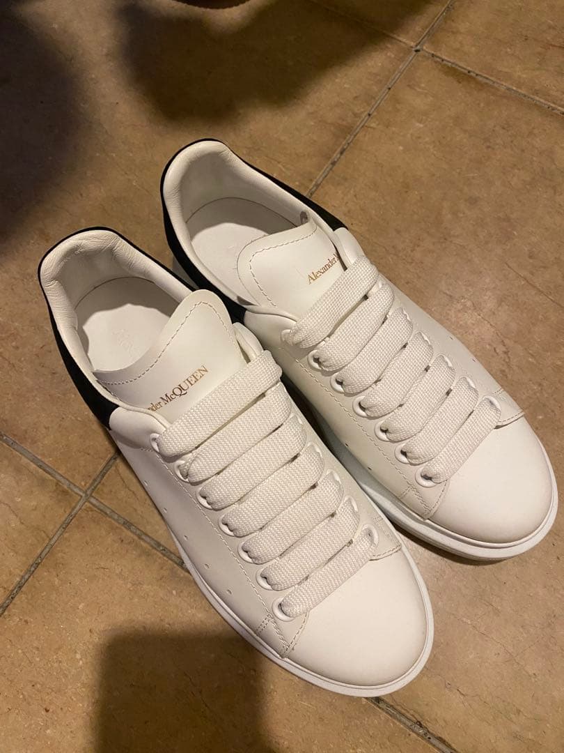 アレキサンダー・マックイーン スニーカー 定番モデル 美品 - メルカリ