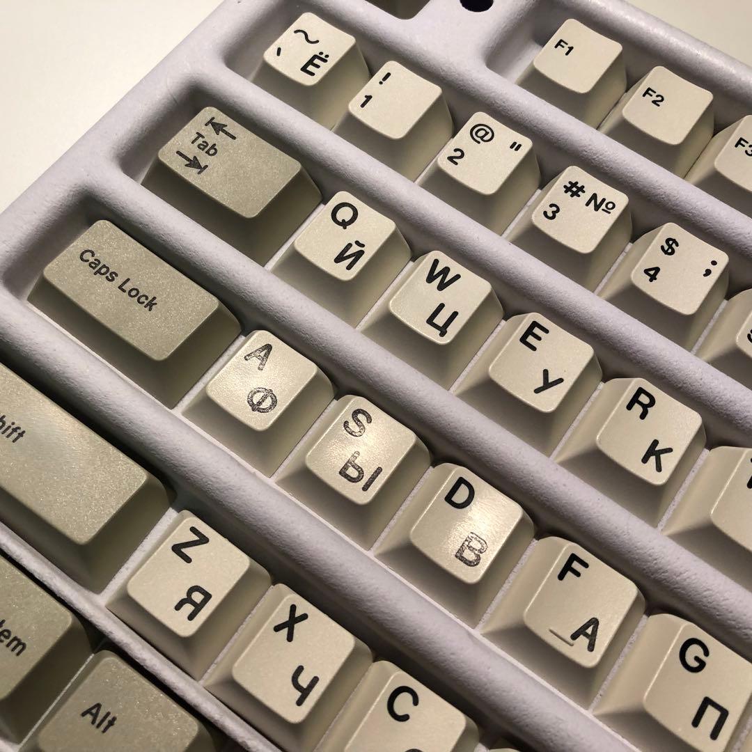 GMK Cyrillic Beige Base - メルカリ