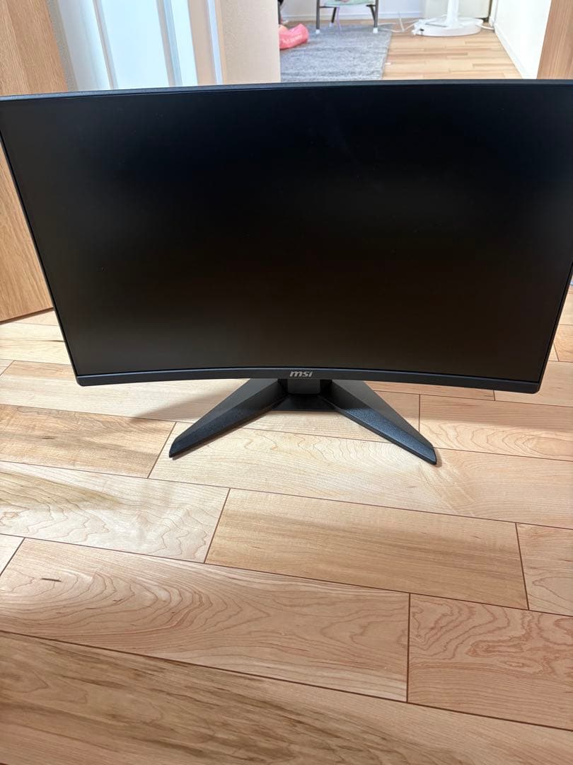 MSI 湾曲ゲーミングモニター MAG 242C 23.6インチ/フルHD/ MSI、リフレッシュレート180Hz対応の23.6型ゲーミング曲面モニター