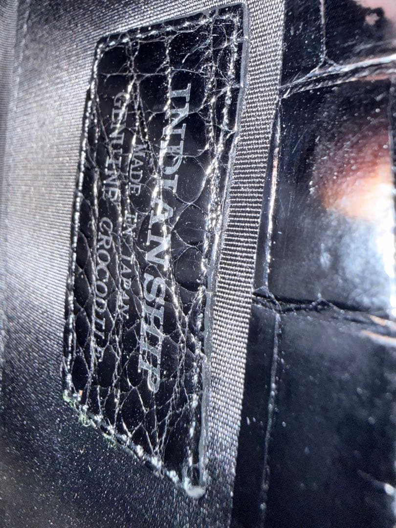 高級感のある本クロコダイル（ワニ革）を使用したラウンドファスナー長