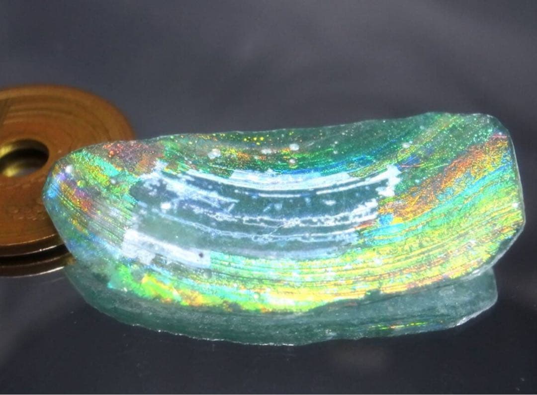 25.71ct ・2000年の時を超えた神秘・銀化が綺麗な天然ローマングラス