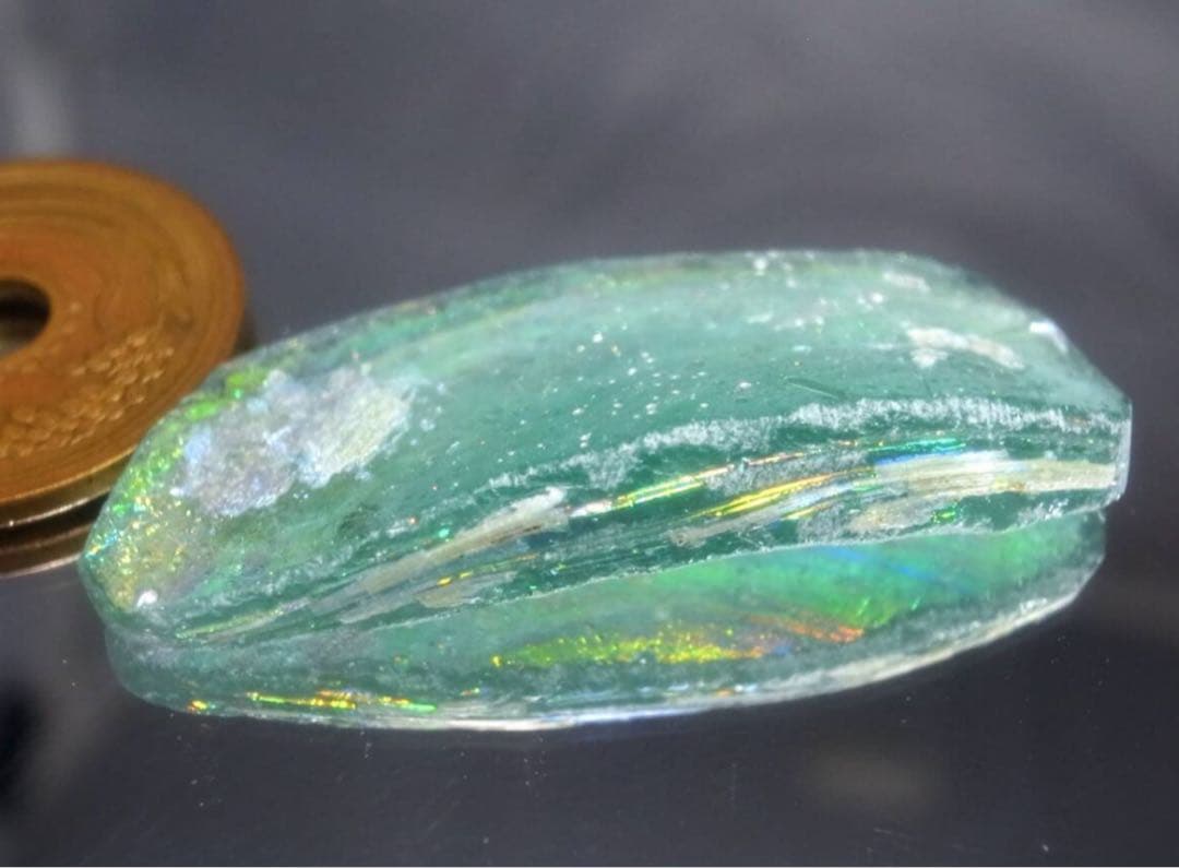 25.71ct ・2000年の時を超えた神秘・銀化が綺麗な天然ローマングラス