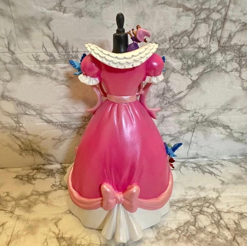 新品 ディズニーストーリーコレクション シンデレラ 70周年 フィギュア