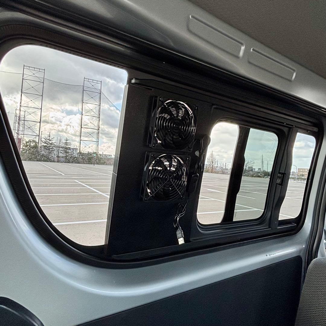 ハイエース 換気扇 2連 4型 〜 USBファン ABS製 ルーバー付 運転席側