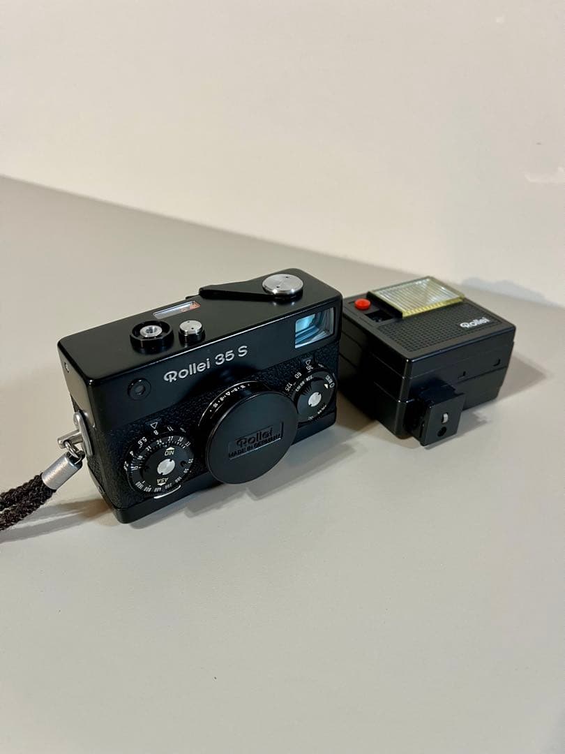 ローライ Rollei 35 S Black フィルムカメラ　フラッシュ付き Rollei 35S Black – FLASHBACK CAMERA