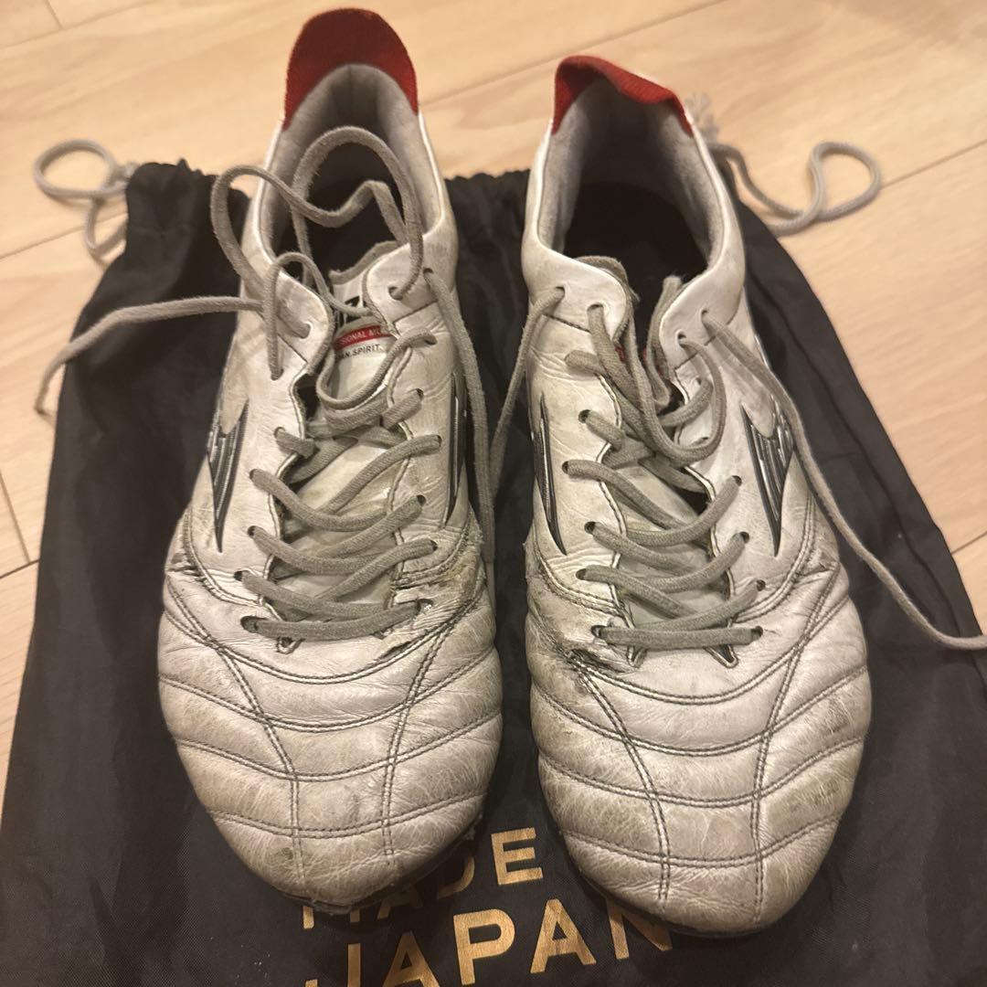 Mizuno サッカーシューズ・スパイク ホワイト 収納袋付き - メルカリ