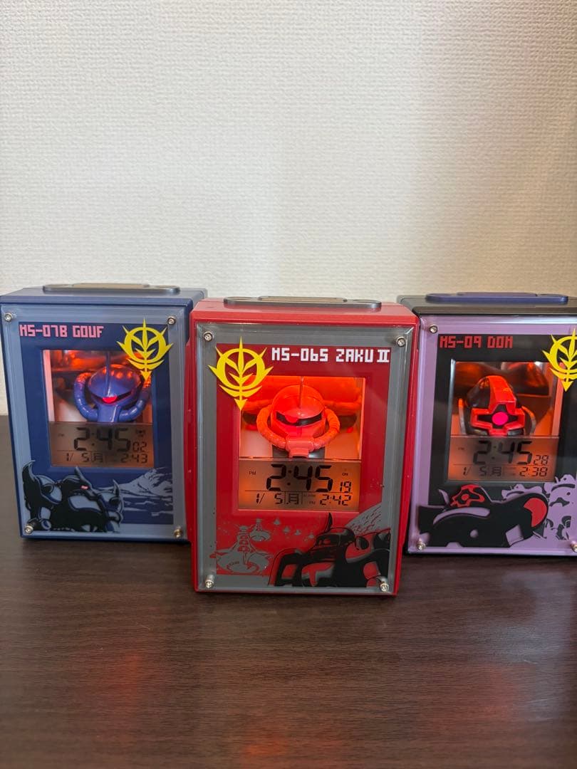 ガンダム　シャア専用ザク　グフ　ドム　目覚まし時計3点セット