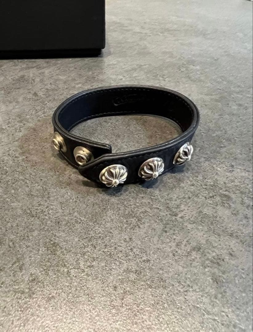 クロムハーツ 3btn 2snp レザーブレスレット ブラック CHROME HEARTS（クロムハーツ） レザーブレスレット 3BTN 2SNP
