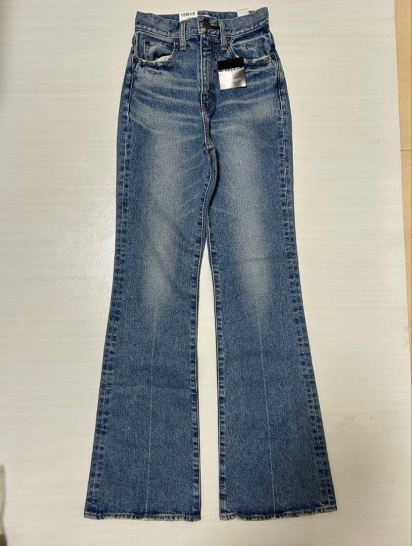 《t》新品　moussy 24 MVS FLARE デニム