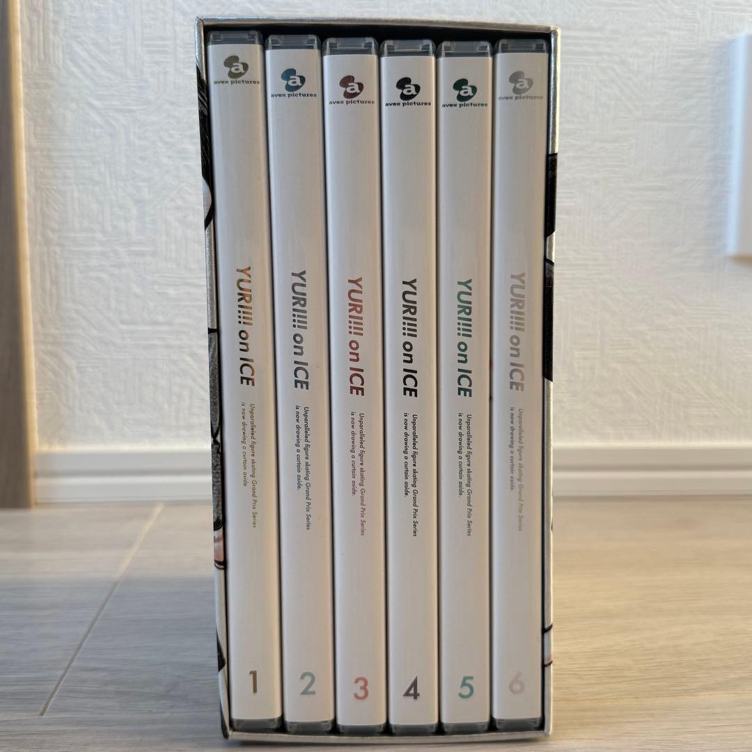 【正規品】ユーリ‼︎! on ICE 全6巻セット 収納BOX おまけ付き 駿河屋 -<中古>ユーリ!!! on ICE 初回版 全6巻セット(アニメイト全巻