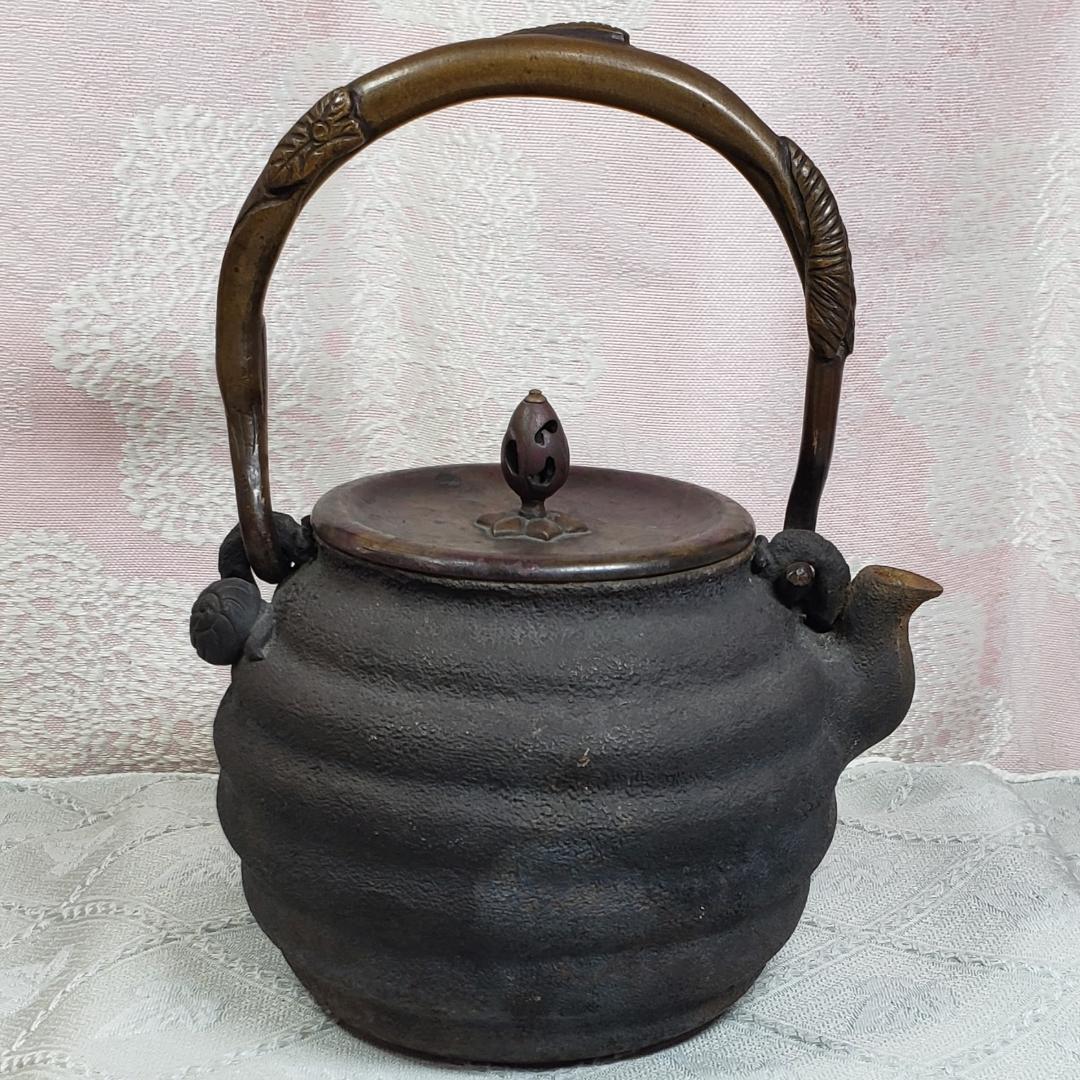 大名品】◇日本亀文 『拙家琵琶湖有東』芋頭形蝸牛耳 鉄瓶 亀文堂