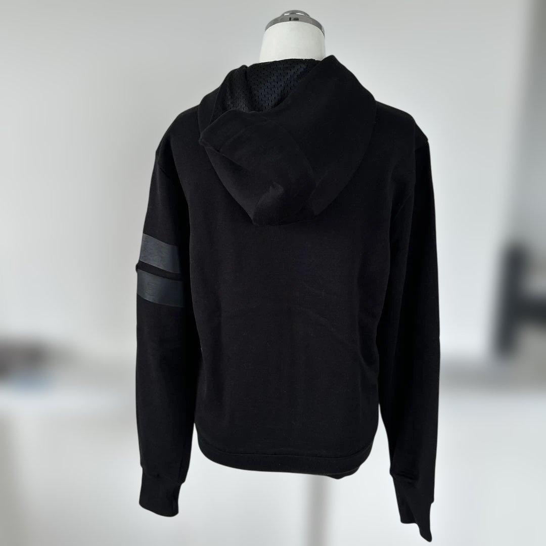 とうこ様専用MONCLERブラックパーカー フード付き - メルカリ