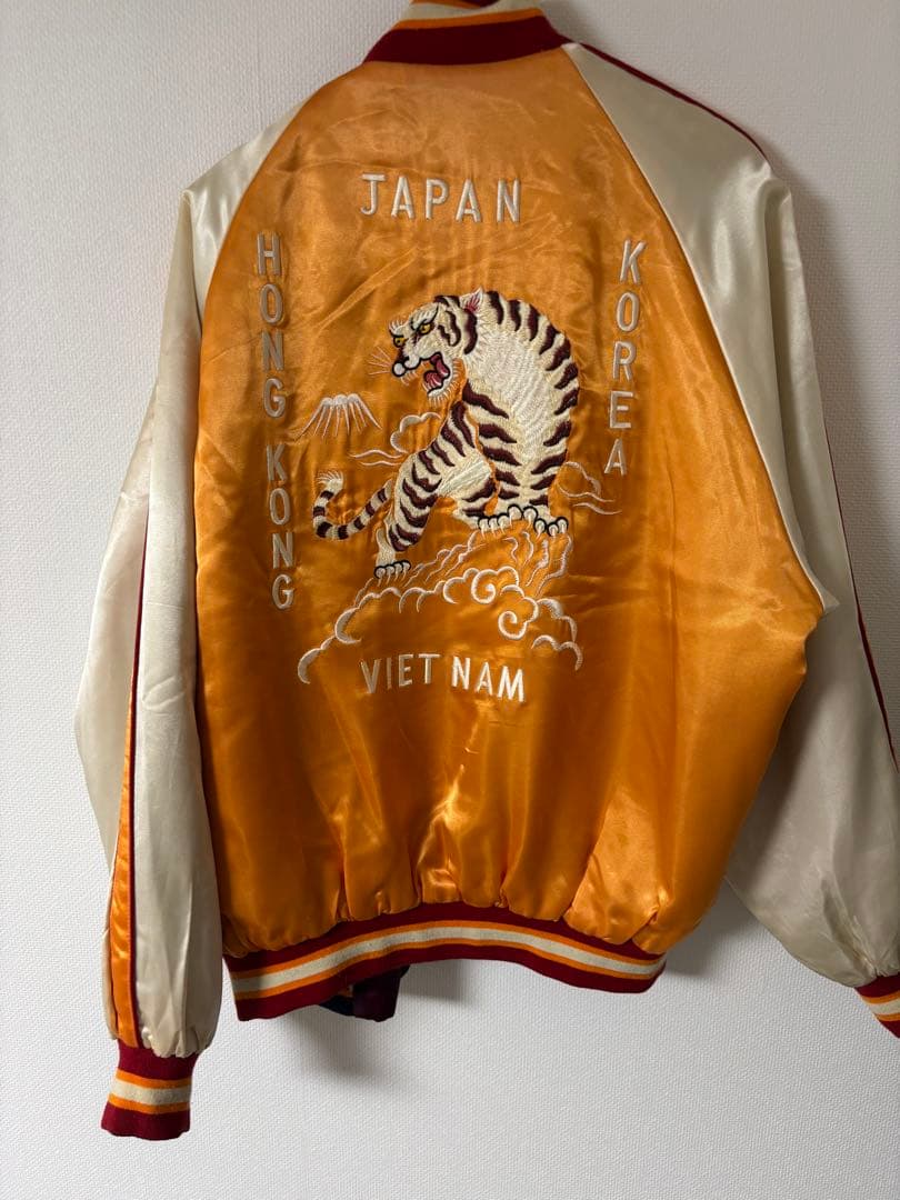 スカジャン バーガンディ オレンジ刺繍 - メルカリ