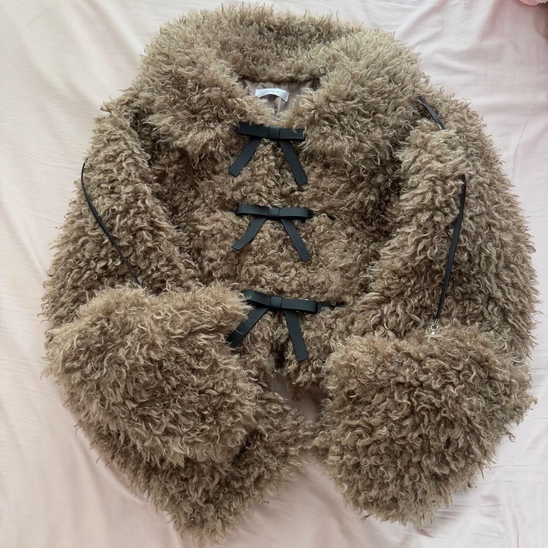 evelyn ミトン付きリボンファーコート - メルカリ