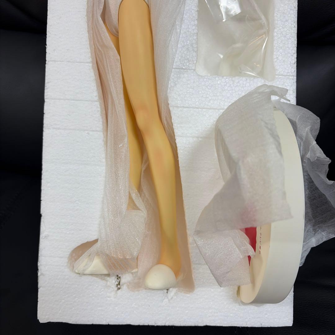 新世紀エヴァンゲリオン　綾波レイ (バスタオル・レイ 水着Ver.) 1/4