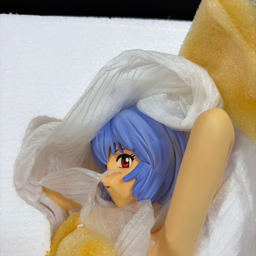 新世紀エヴァンゲリオン　綾波レイ (バスタオル・レイ 水着Ver.) 1/4