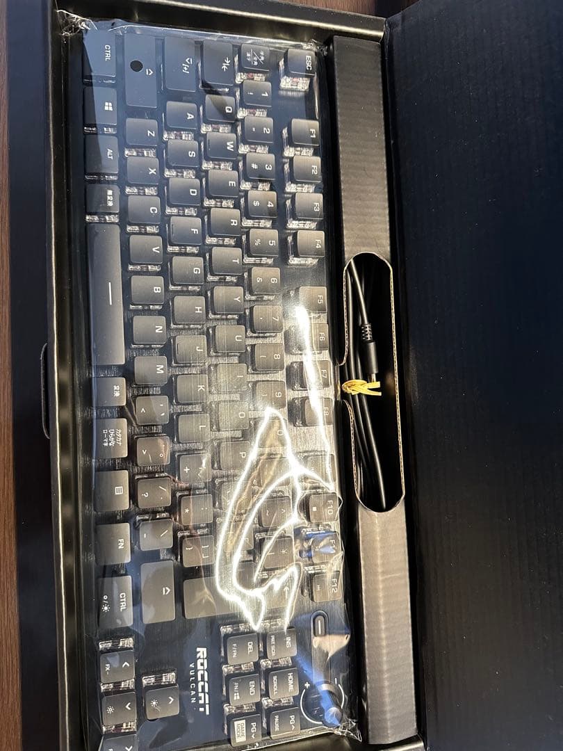 箱付き】【即購入可】ROCCAT ゲーミングキーボード TKL ブラック