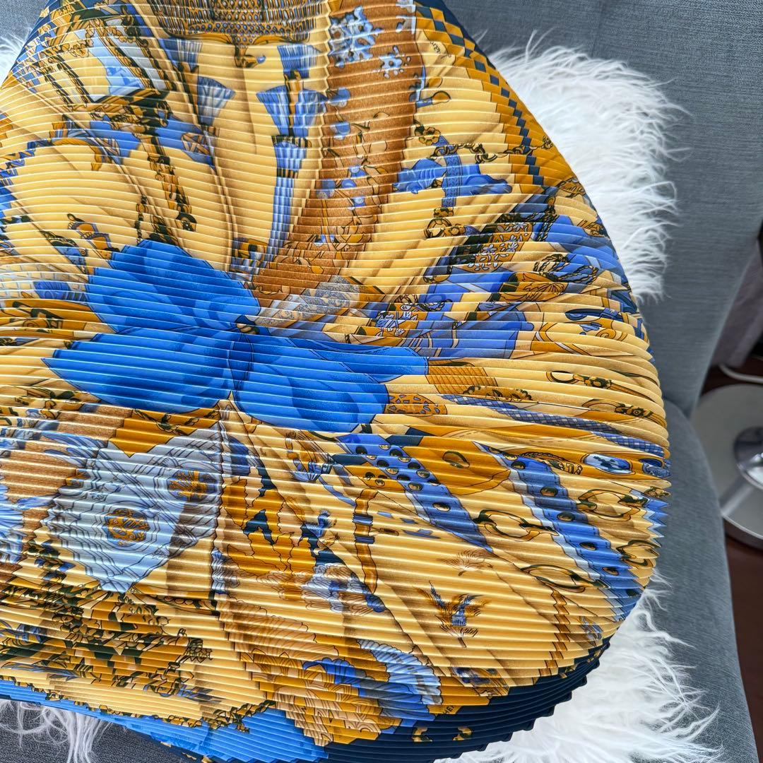 未使用】エルメス カレ90 プリーツ スカーフ 箱付き ネイビー HERMES