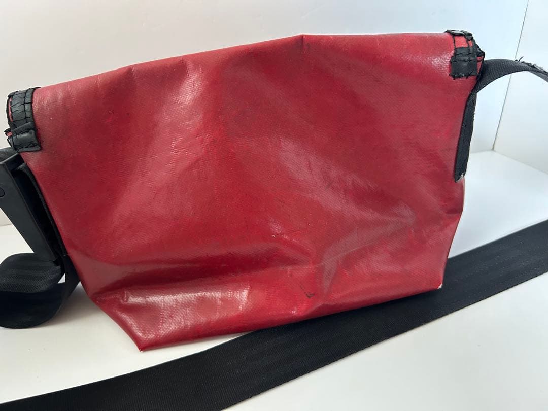 FREITAG メッセンジャーバッグ レッド - メルカリ