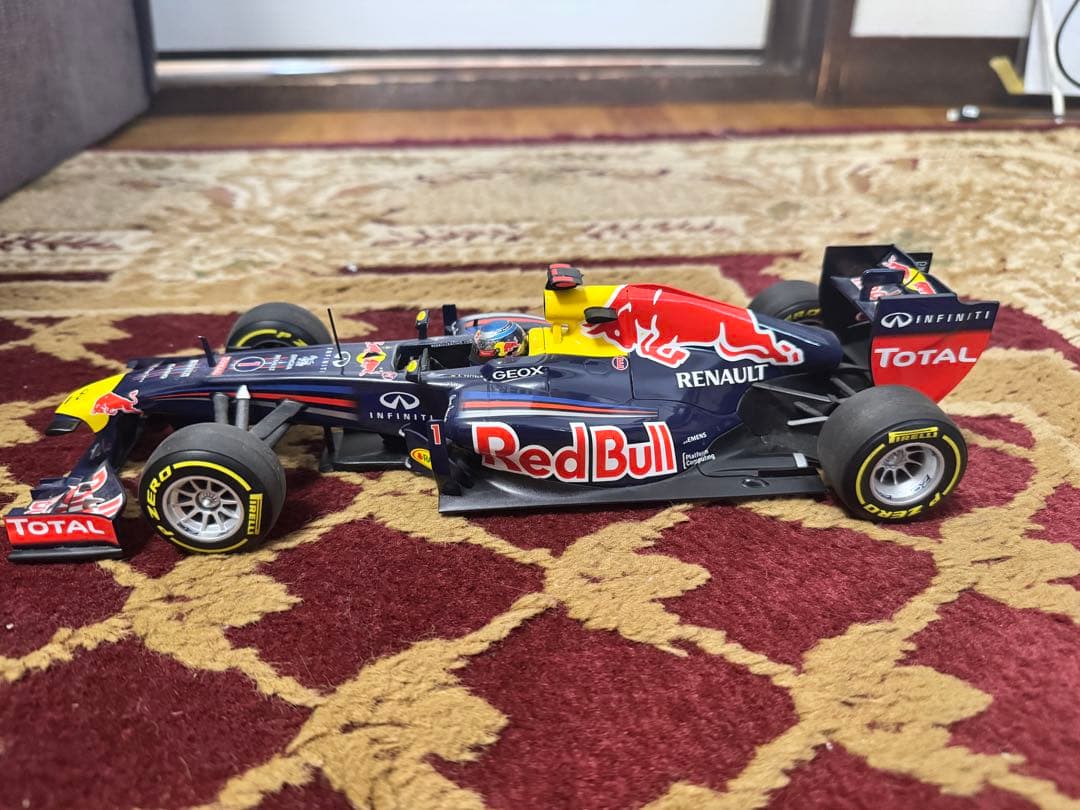 ミニチャンプス 1/18 レッドブル RB7 S.ベッテル 2011 - メルカリ