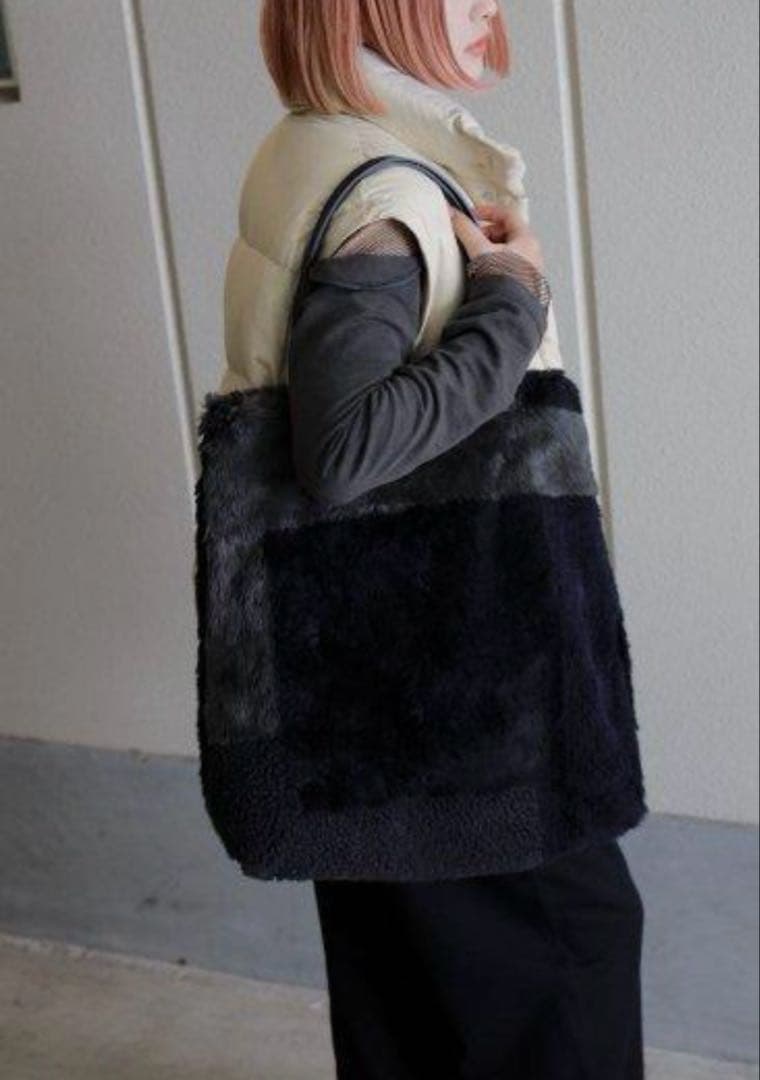 YOKE / JACQUARD BOA TOTE BAG　黒 YOKE（ヨーク）の「YOKE/ヨーク/Jacquard Boa Tote Bag（トートバッグ