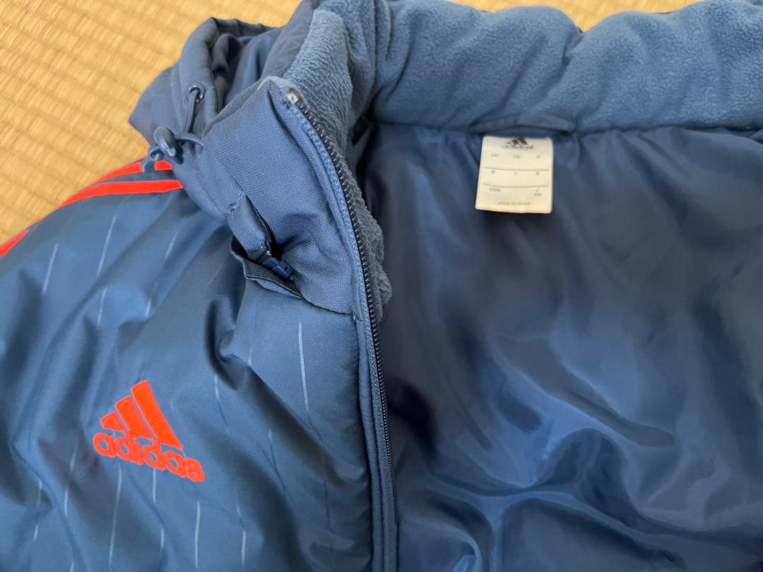 アディダス ネイビーダウンジャケット蛍光オレンジライン - メルカリ