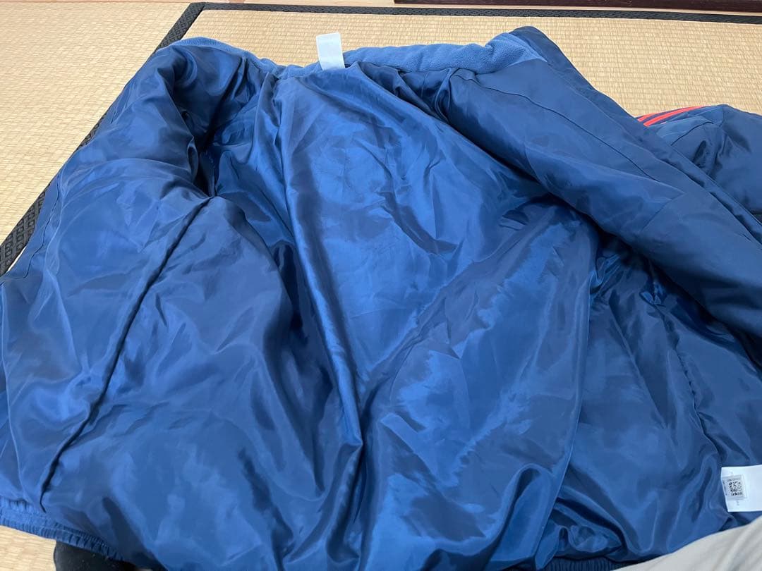 アディダス ネイビーダウンジャケット蛍光オレンジライン - メルカリ