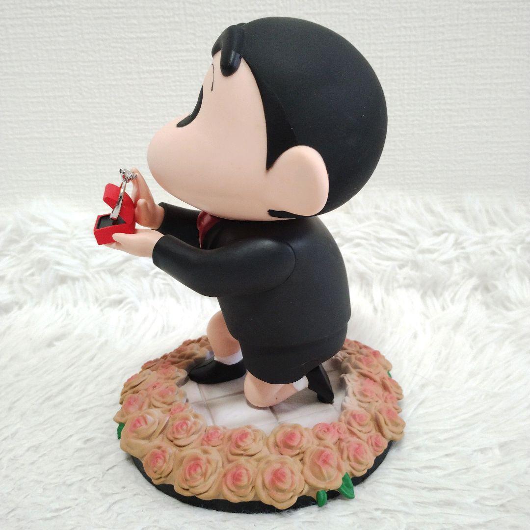 即日発送】新品 18cm クレヨンしんちゃん プロポーズフィギュア 海外