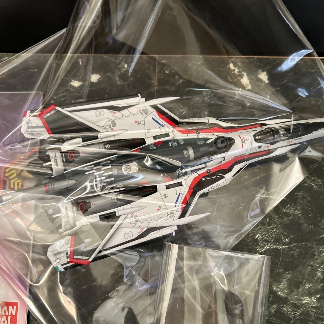 マクロス1/72VF-25Fトルネードメサイアバルキリー　プラモデル完成品