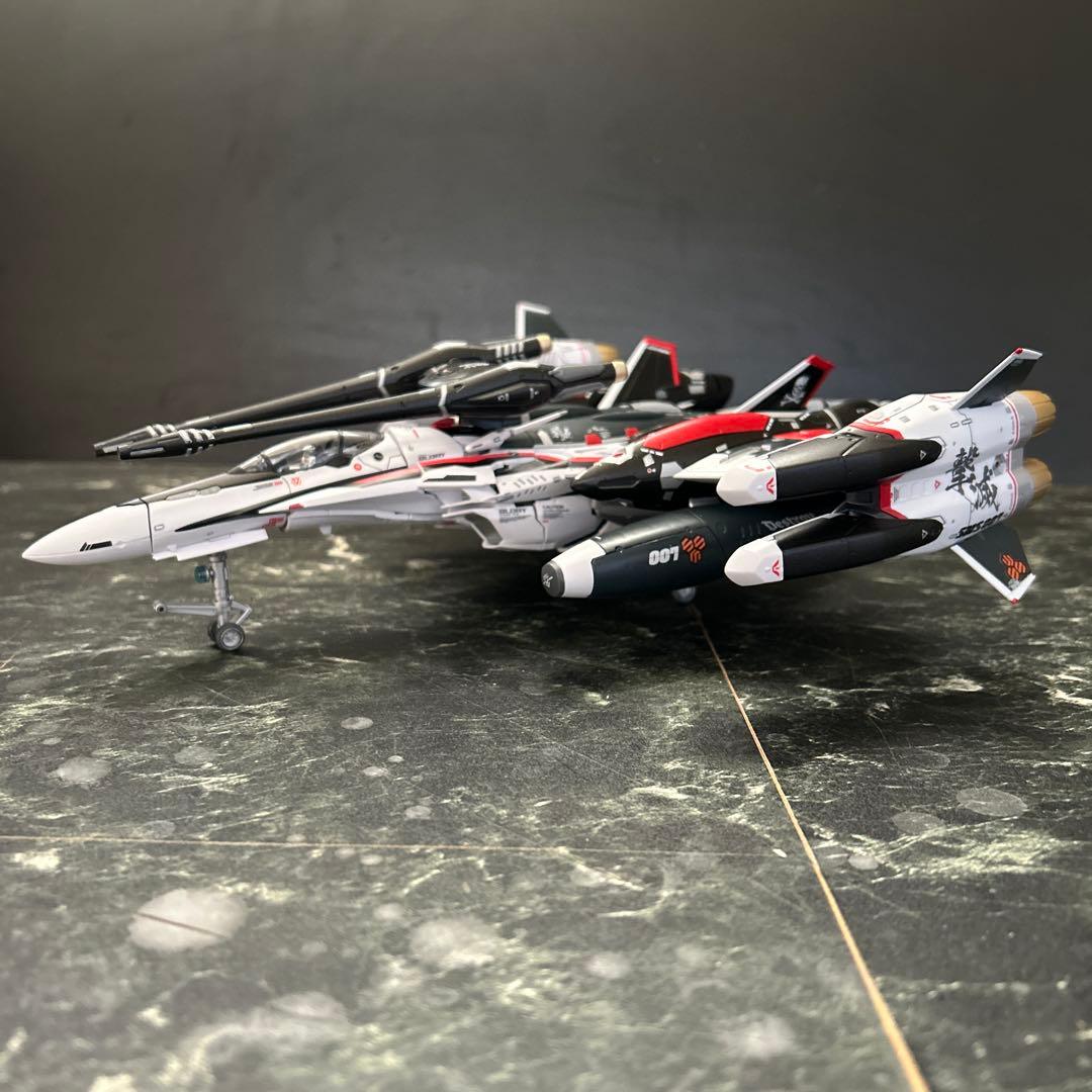 マクロス1/72VF-25Fトルネードメサイアバルキリー　プラモデル完成品