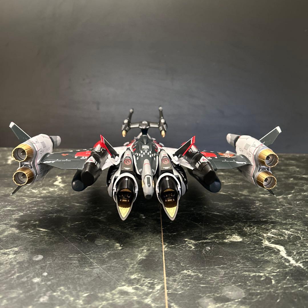 マクロス1/72VF-25Fトルネードメサイアバルキリー　プラモデル完成品