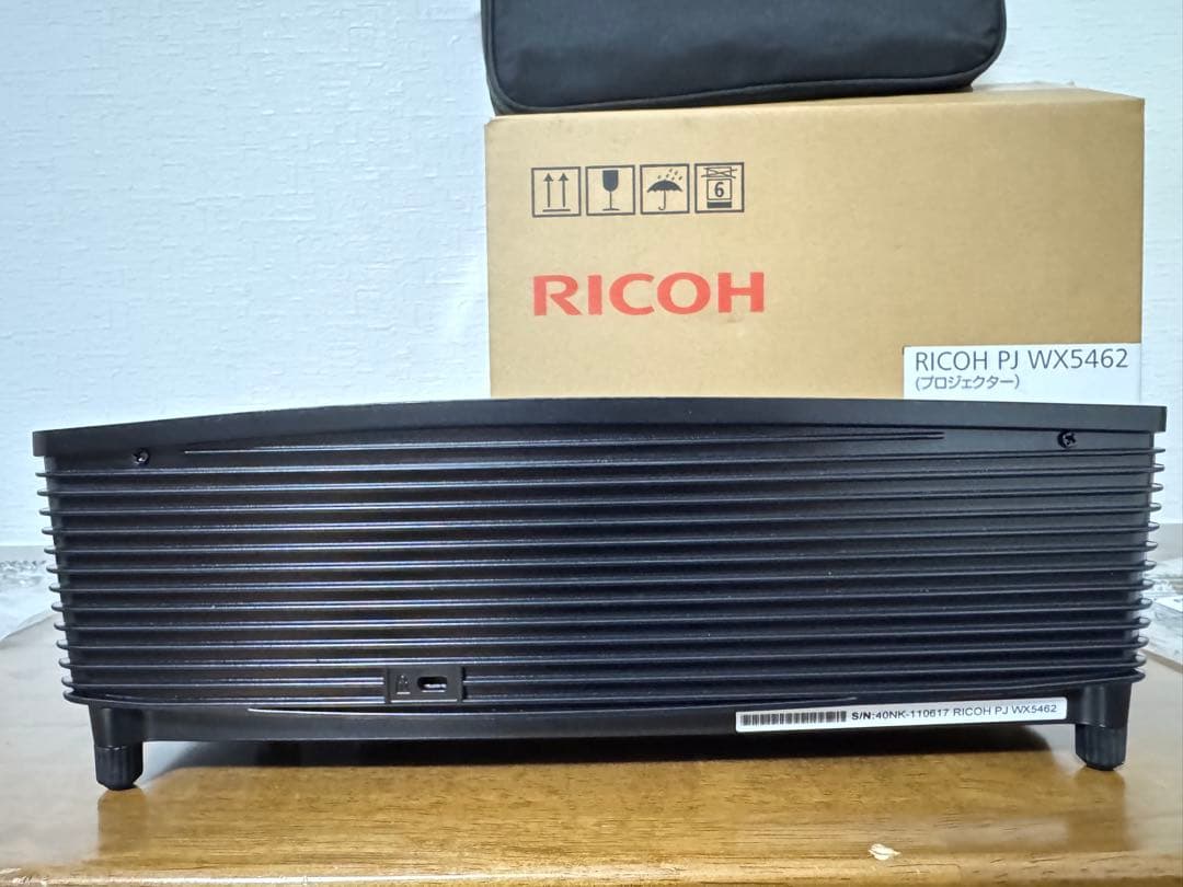 美品*RICOH プロジェクター WX5462 ランプ 3時間 元箱付き - メルカリ