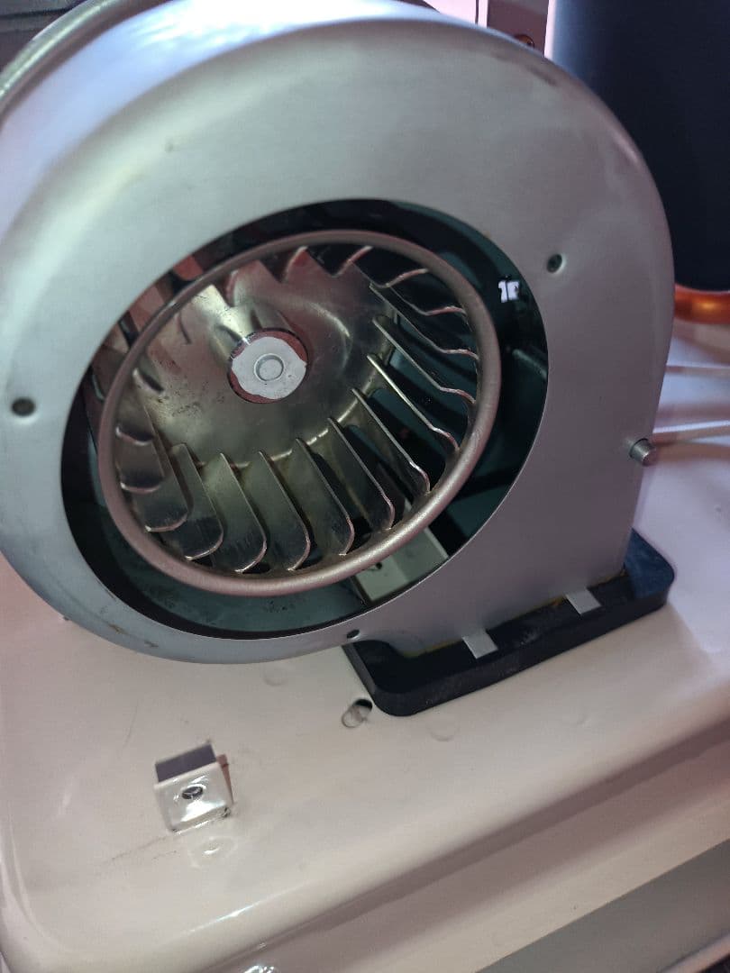 半密閉式石油暖房機 23年式 サンポット 引取限定 室内使用 丸形