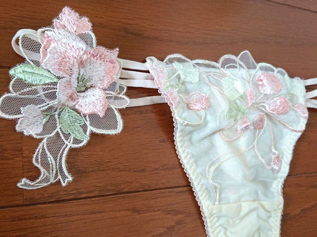 《新品》ワコール　サルート、高級オシャレな下着上下セット