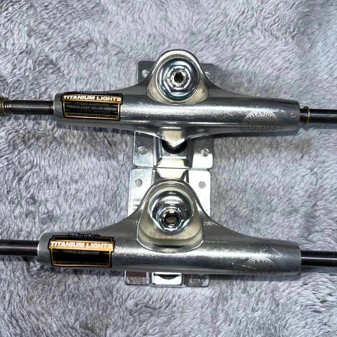 Titanium Lights スケートボード トラック 145mm Titanium Lights スケートボード トラック 145mm THUNDER サンダー