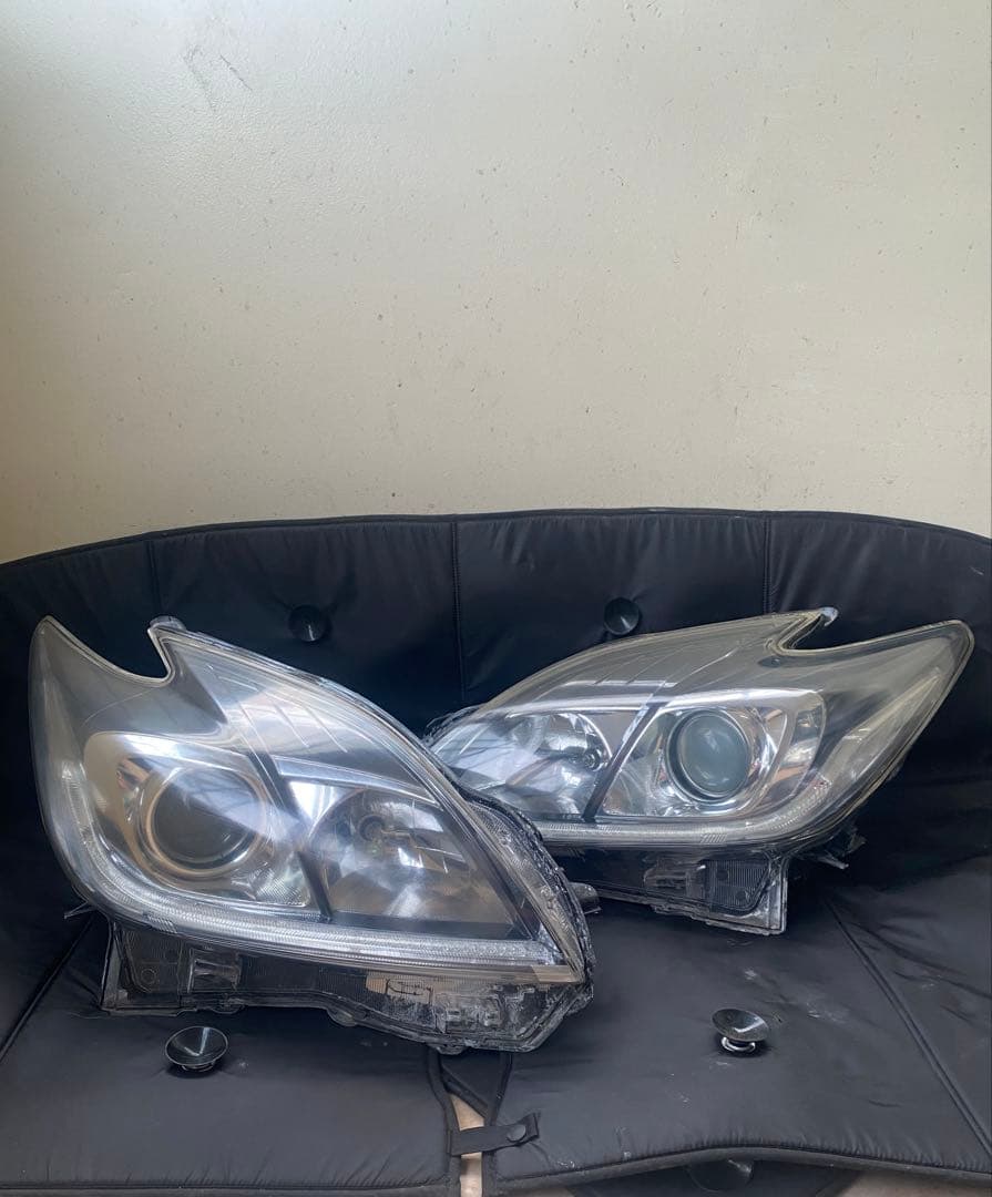 トヨタ プリウス30 後期 HIDヘッドライト 左右セット コーティング済 トヨタ プリウス30 後期 HIDヘッドライト 左右セット コーティング済