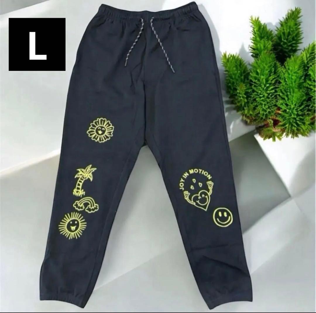 ウエストゴムで快適な履き心地、Zumbaのロゴが際立つジョガーパンツL