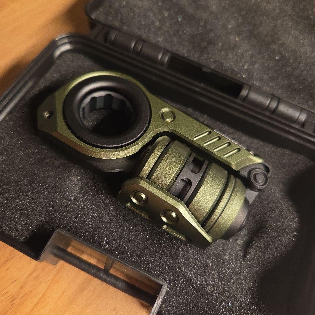 GoBiggeR Sinian Aluminum グリーン フィジェットトイ