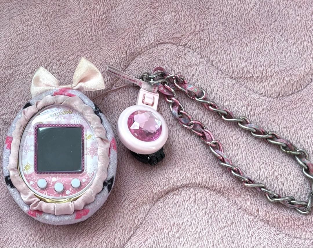 TAMAGOTCHI 4U ピンク チャームストラップSoftcase 付き - メルカリ