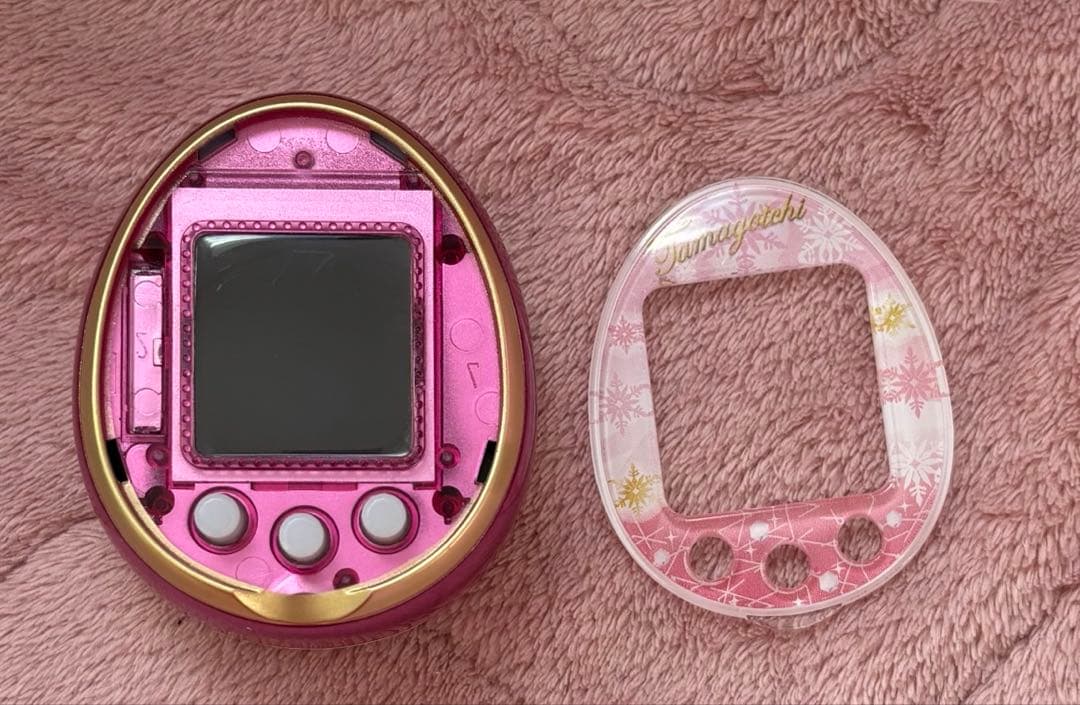 TAMAGOTCHI 4U ピンク チャームストラップSoftcase 付き - メルカリ