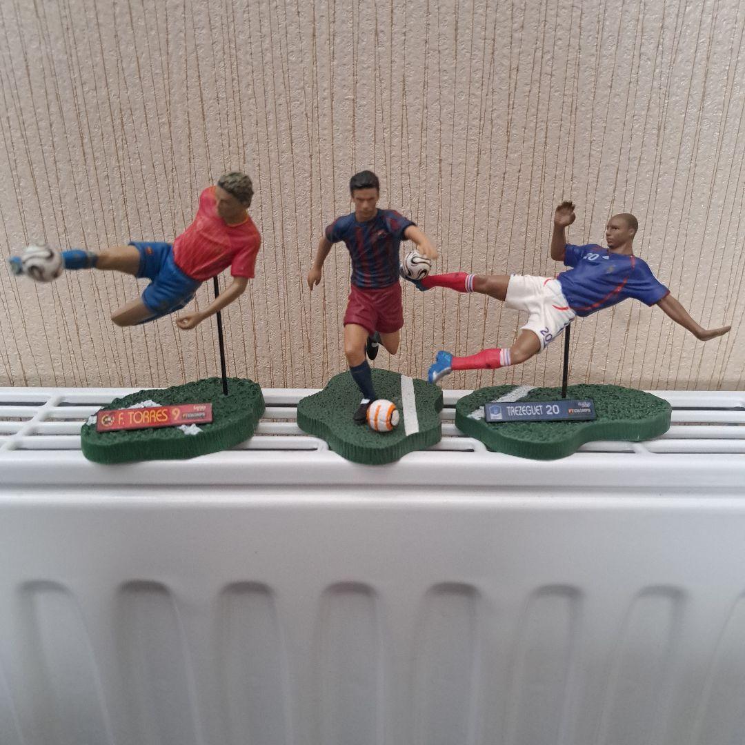 サッカー選手フィギュア 3体セット - メルカリ